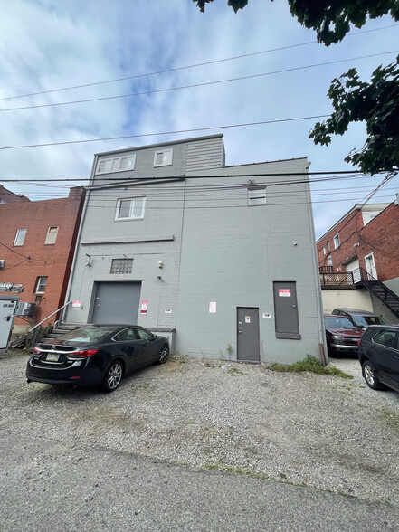 2735-2737 Brownsville Rd, Pittsburgh, PA for lease - Building Photo - Image 2 of 10