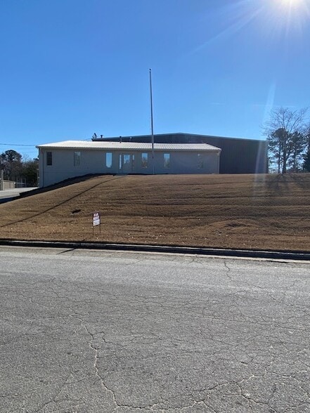 2367 Rockaway Industrial Blvd, Conyers, GA for lease - Primary Photo - Image 1 of 7