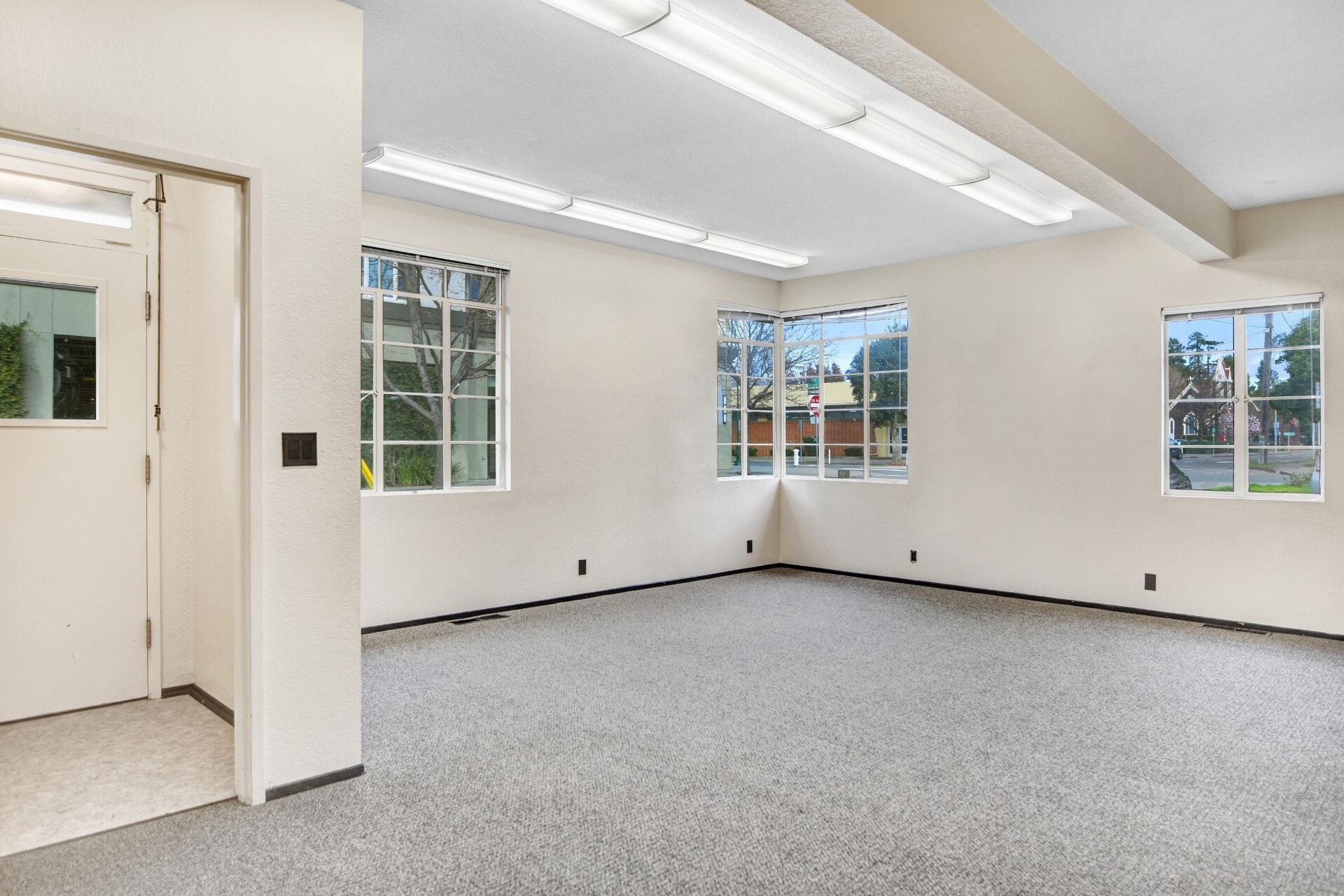 576 B St, Santa Rosa, CA for lease Interior Photo- Image 1 of 5