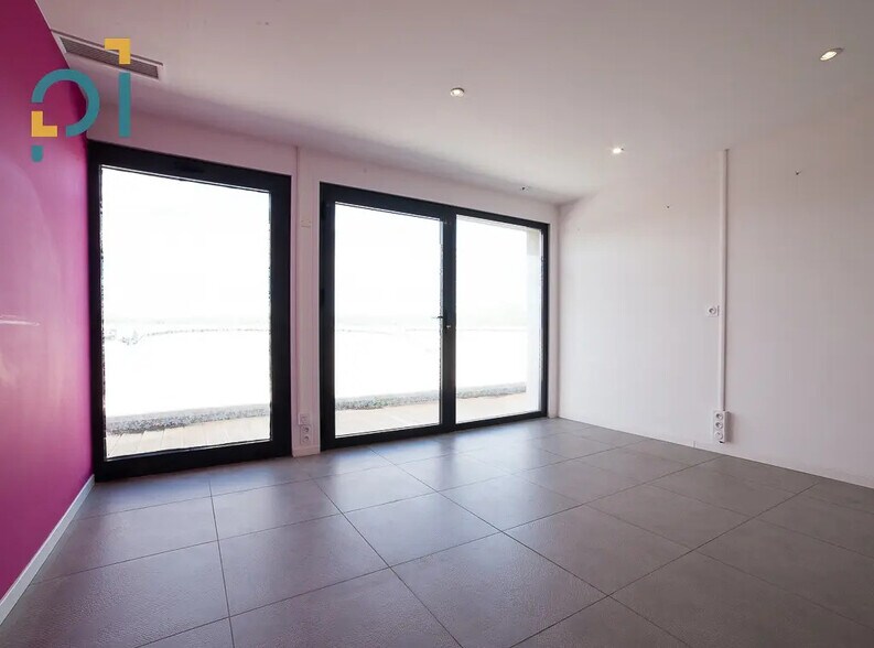 Office in Saint-Cannat for lease - Building Photo - Image 3 of 9