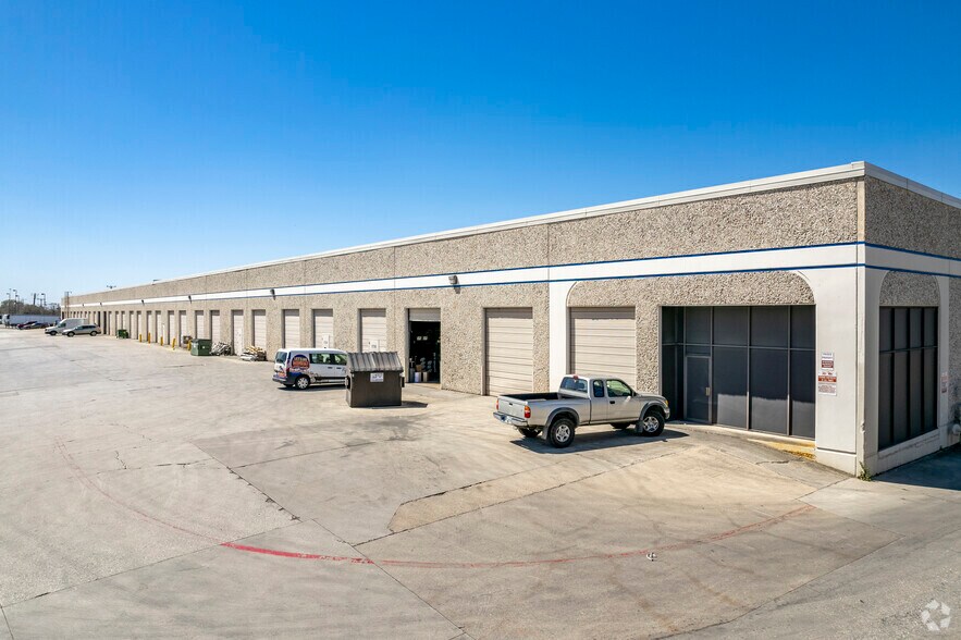 5700-5730 Rittiman Plz, San Antonio, TX for lease - Building Photo - Image 1 of 6