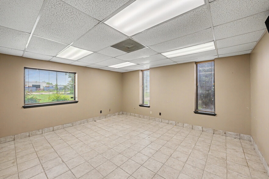 3807 Oates Rd, Houston, TX for lease - Interior Photo - Image 2 of 17