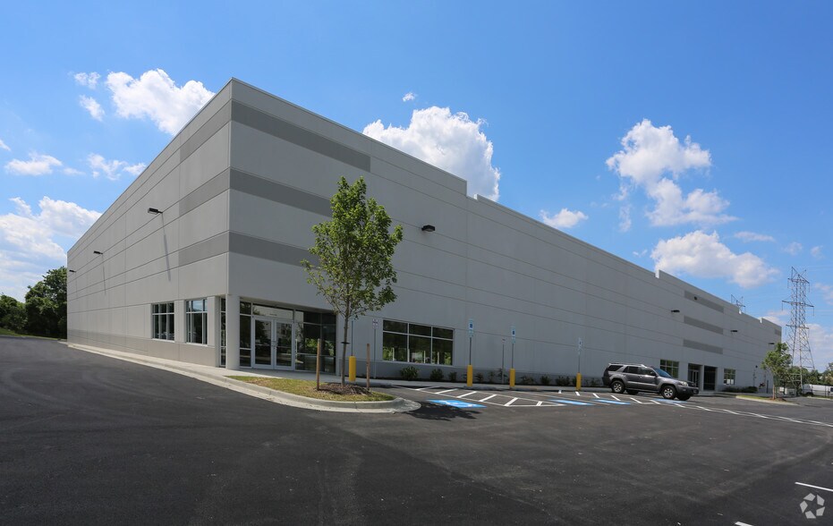 1001 Hampton Park Blvd, Capitol Heights, MD for lease - Building Photo - Image 1 of 6