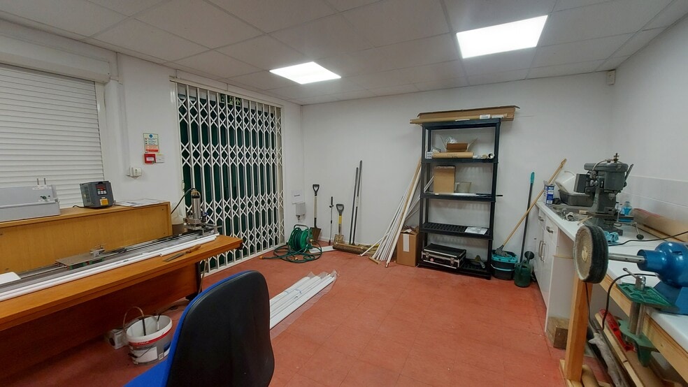 Nursery Rd, North Leigh for lease - Interior Photo - Image 3 of 9
