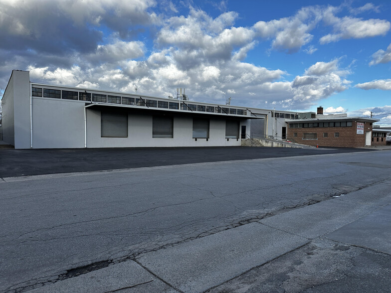 101 Nassau Terminal Rd, New Hyde Park, NY for lease - Building Photo - Image 1 of 3