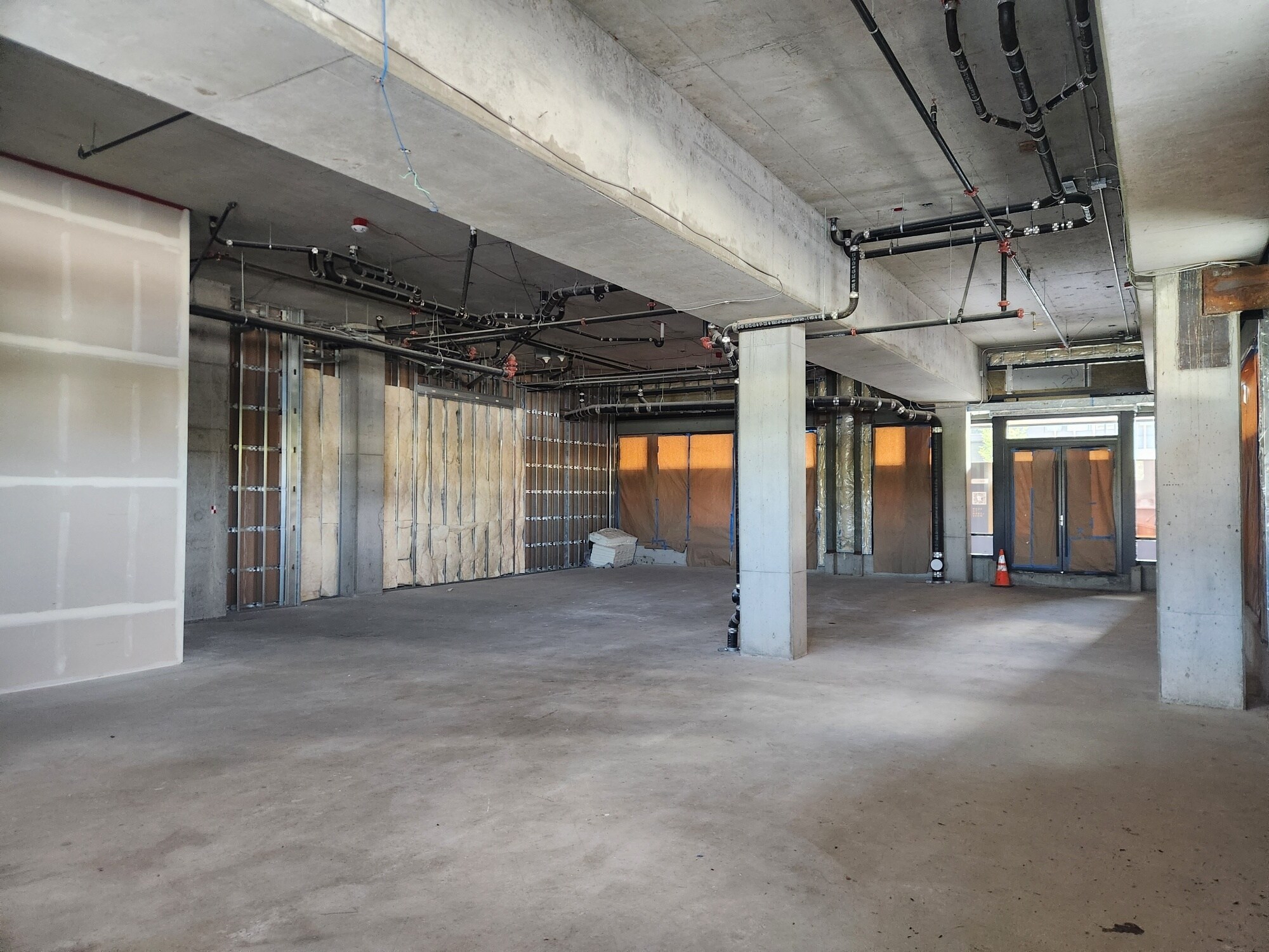 1015 W Columbia Way, Vancouver, WA for lease Interior Photo- Image 1 of 2