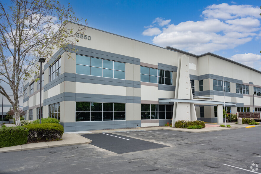 3850 Brickway Blvd, Santa Rosa, CA for lease - Building Photo - Image 1 of 8