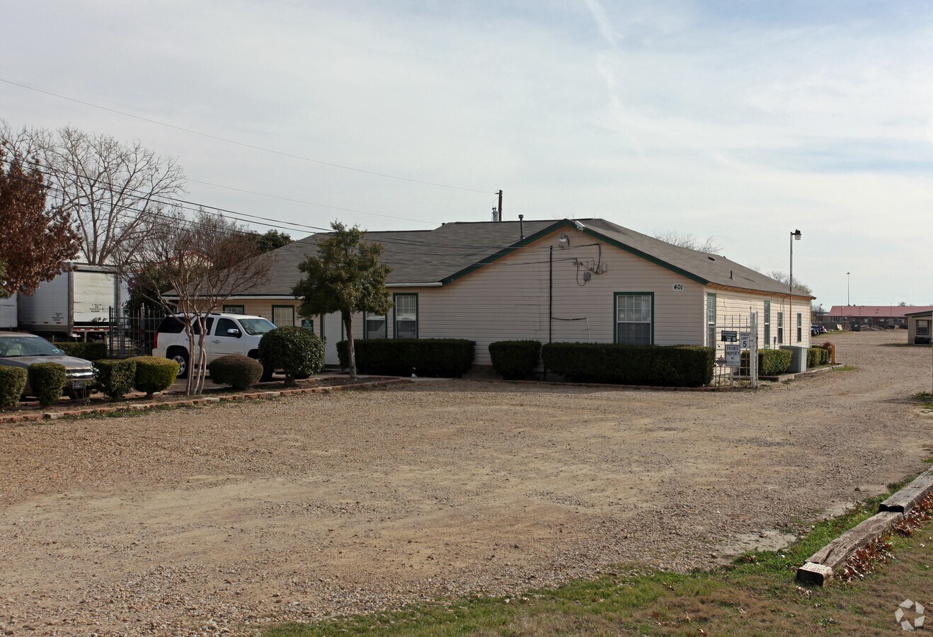 401 W Simonds Rd, Seagoville, TX 75159