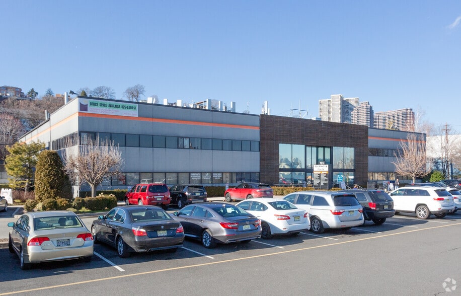 725 River Rd, Edgewater, NJ, 07020 Office Space For Lease