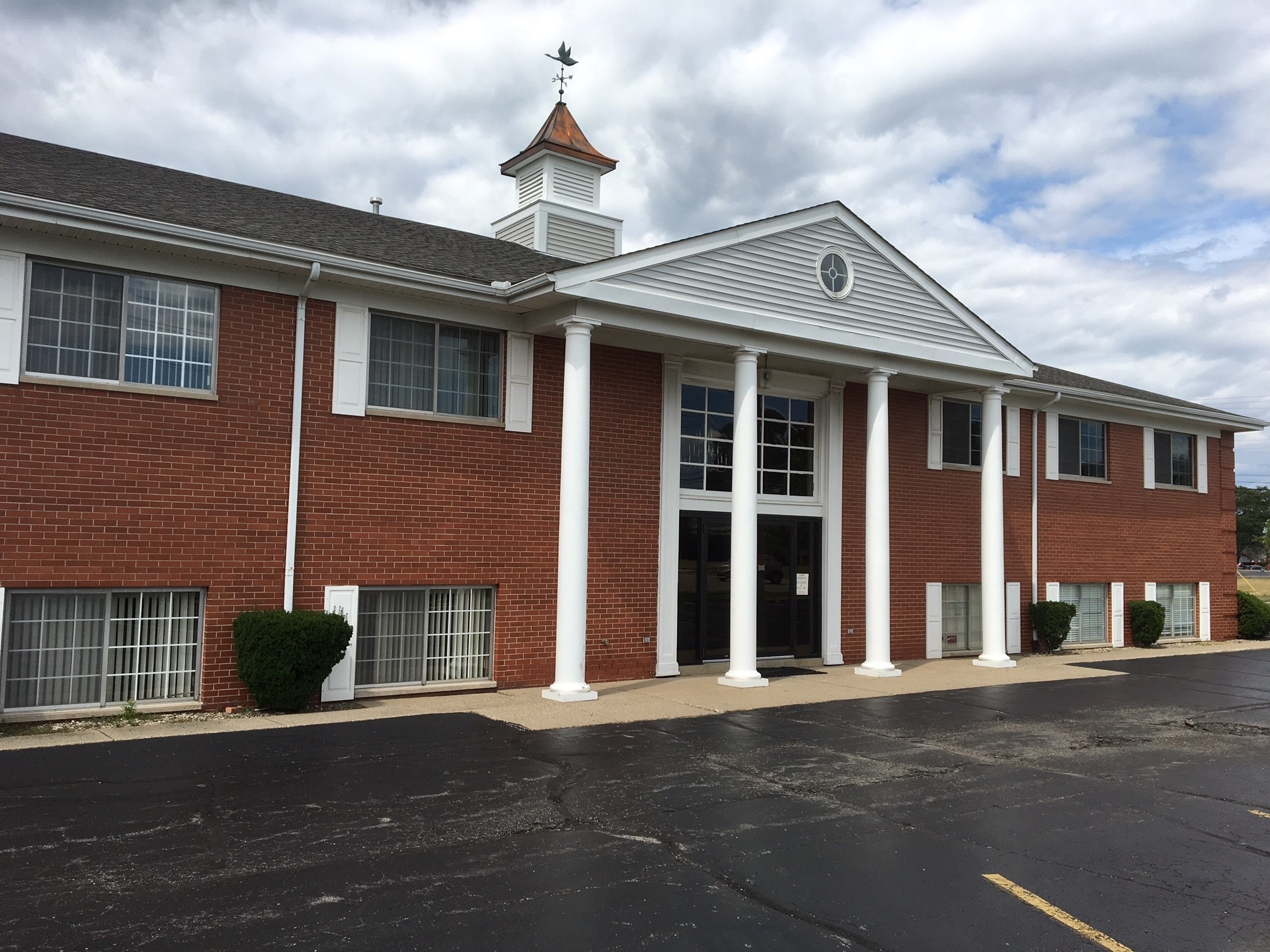 2820 W Maple Rd, Troy, MI for lease Building Photo- Image 1 of 28
