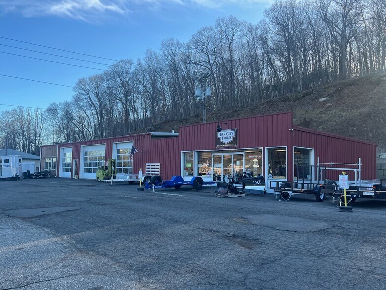 240 Amity Rd, Woodbridge, CT for sale - Building Photo - Image 1 of 1