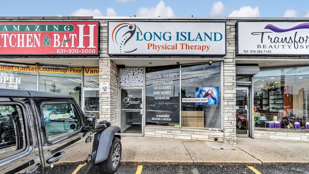 221-229 Walt Whitman Rd, Huntington Station, NY for lease - Building Photo - Image 1 of 4
