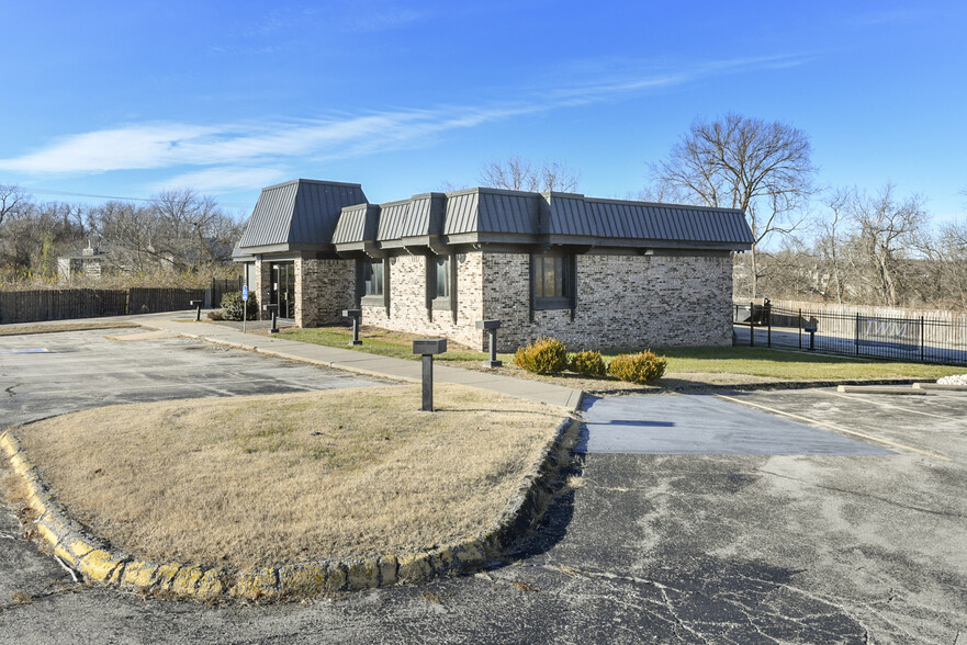 3400 E Red Bridge Rd, Kansas City, MO for sale - Building Photo - Image 2 of 41