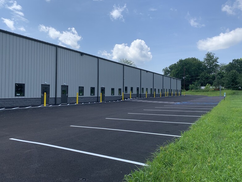 44 Industrial Drive, New Britain, PA for lease - Building Photo - Image 2 of 9