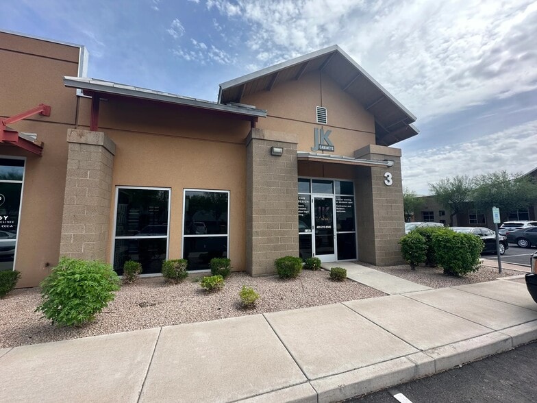 2045 S Vineyard, Mesa, AZ for lease - Building Photo - Image 1 of 5