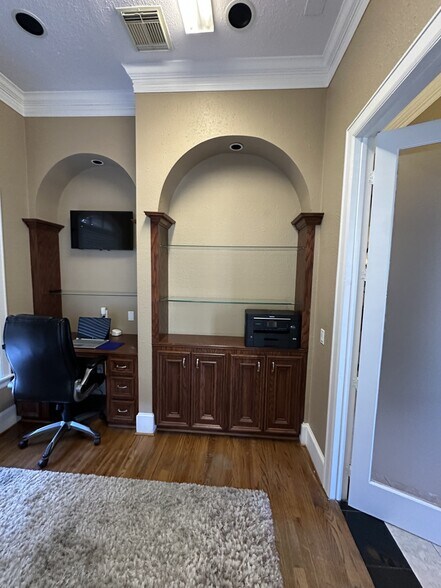 112 E 4th St, Houston, TX for lease - Building Photo - Image 3 of 10