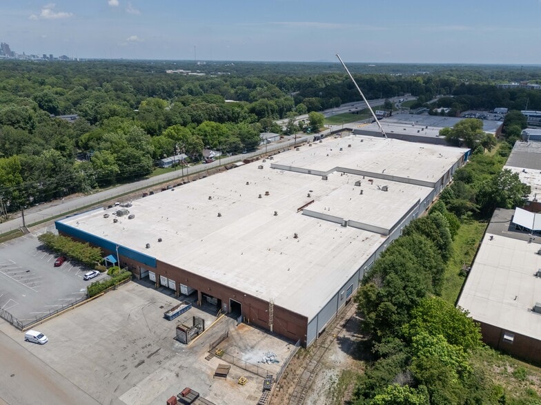 3200 Lakewood Ave, East Point, GA for lease - Building Photo - Image 2 of 4