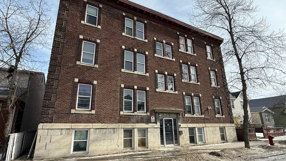 269 Young St, Winnipeg, MB for sale - Primary Photo - Image 1 of 1