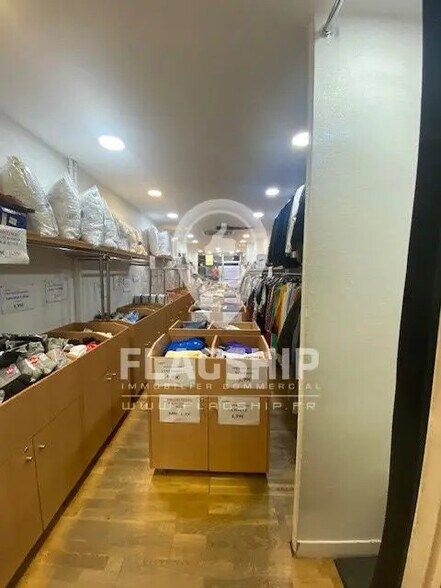 Retail in Paris for lease - Interior Photo - Image 2 of 7