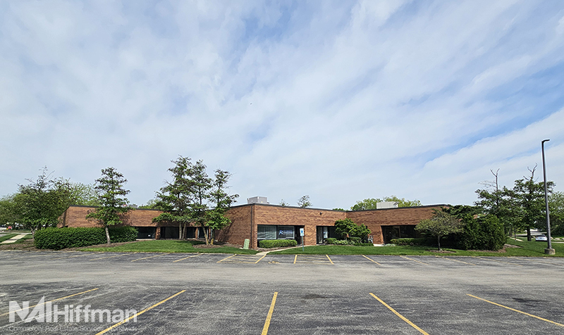 945 N Plum Grove Rd, Schaumburg, IL for sale - Building Photo - Image 2 of 11