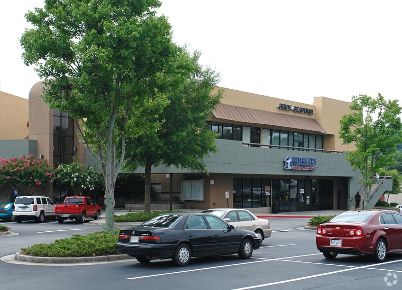 6690 NE Roswell Rd, Atlanta, GA for lease - Building Photo - Image 3 of 8