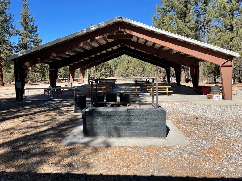 34300 Holcomb Valley Rd, Fawnskin, CA for sale - Building Photo - Image 3 of 30