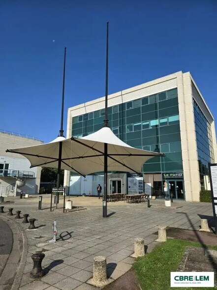 Office in Caen for lease - Building Photo - Image 1 of 4