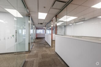 33-24 Northern Blvd, Long Island City, NY for lease Interior Photo- Image 2 of 10