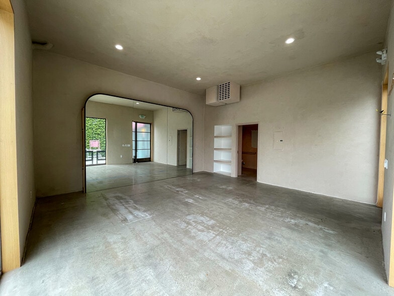 8478-8480 Melrose Pl, Los Angeles, CA for lease - Building Photo - Image 3 of 7