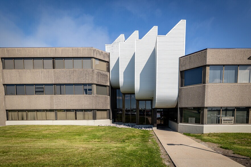 370 Torbay Rd, St. John's, NL for lease - Building Photo - Image 2 of 5