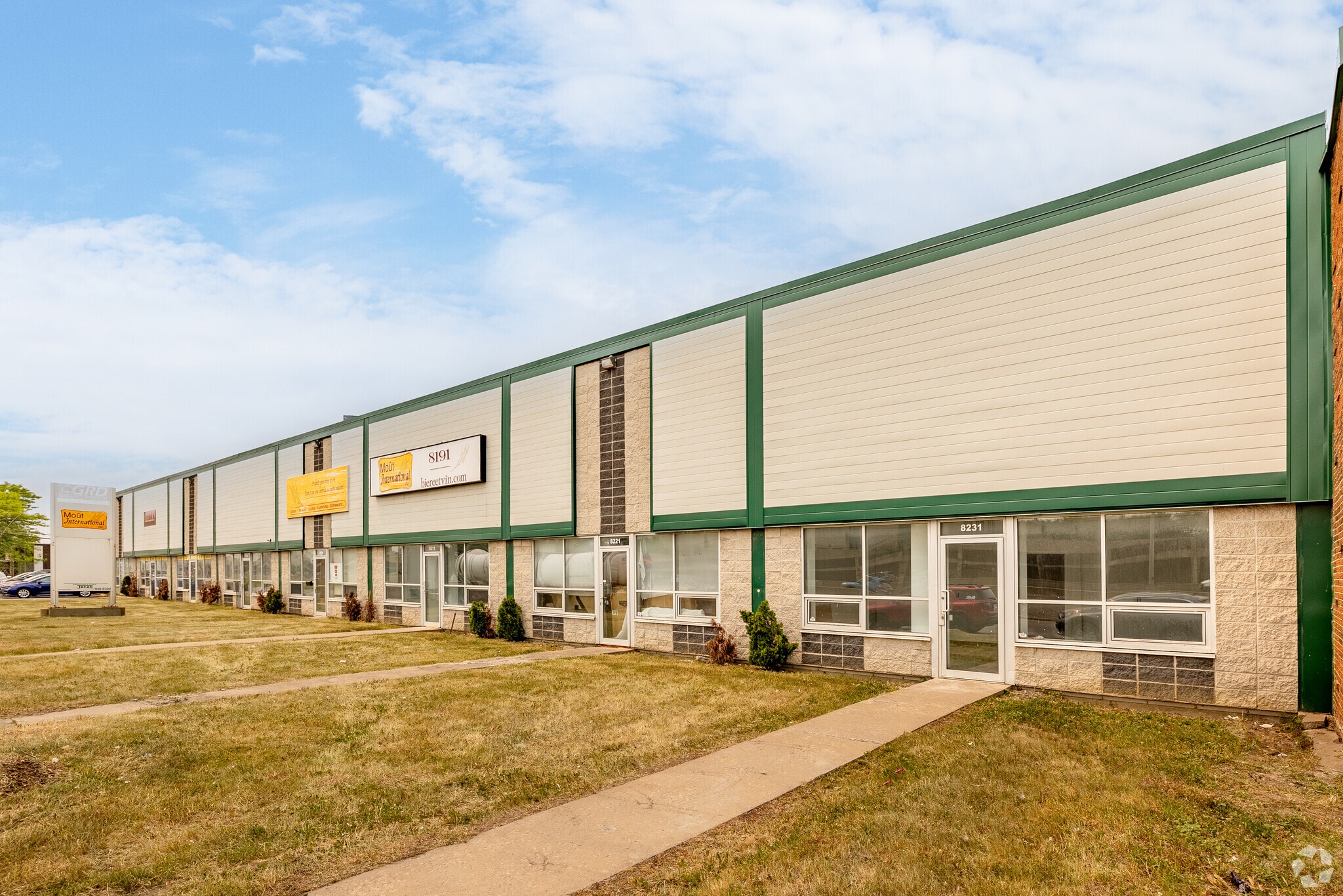 8221 Métropolitain, Montréal, QC for sale Building Photo- Image 1 of 1