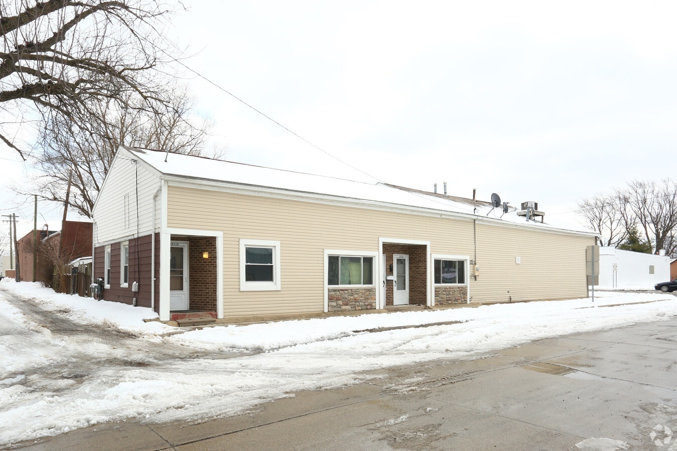 25846 W 7 Mile Rd, Redford, MI 48240