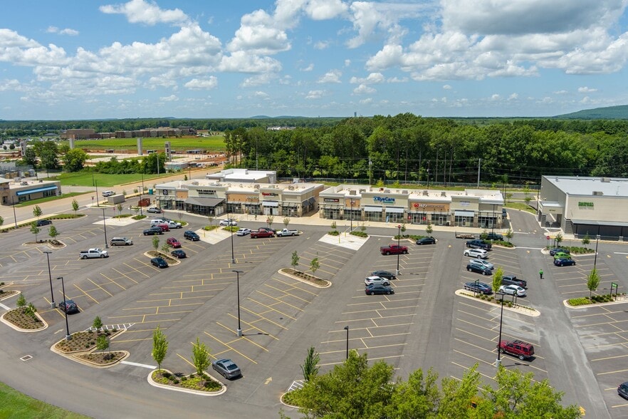 9032 Memorial Pky SW, Huntsville, AL for lease - Building Photo - Image 3 of 11