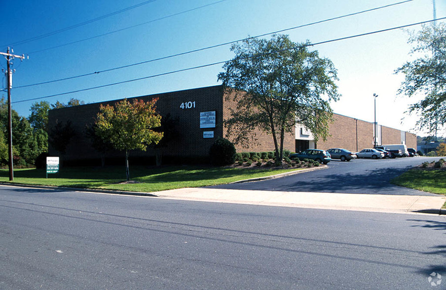 4101 Revolution Park Dr, Charlotte, NC for lease - Building Photo - Image 3 of 33