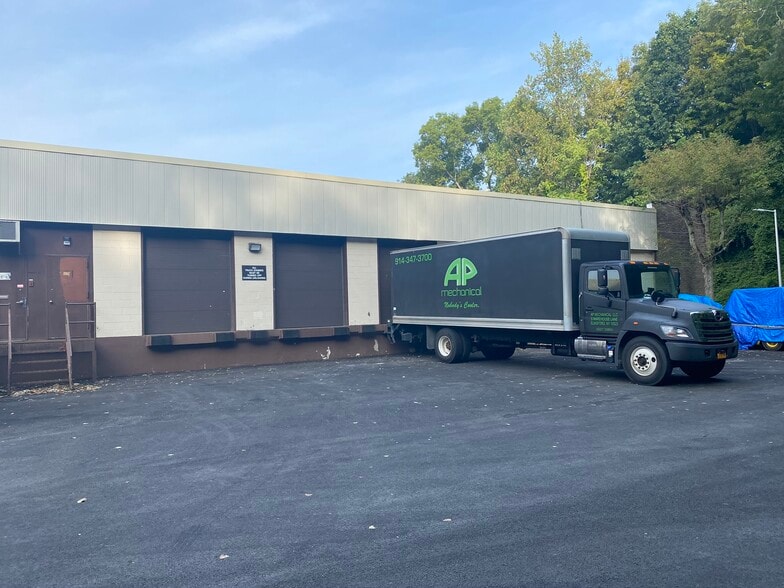 200 Saw Mill River Rd, Hawthorne, NY for lease - Building Photo - Image 3 of 5