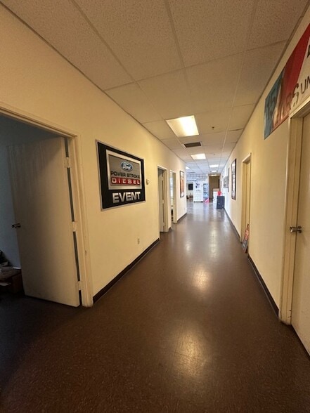 5375 Procyon St, Las Vegas, NV for lease - Interior Photo - Image 3 of 13