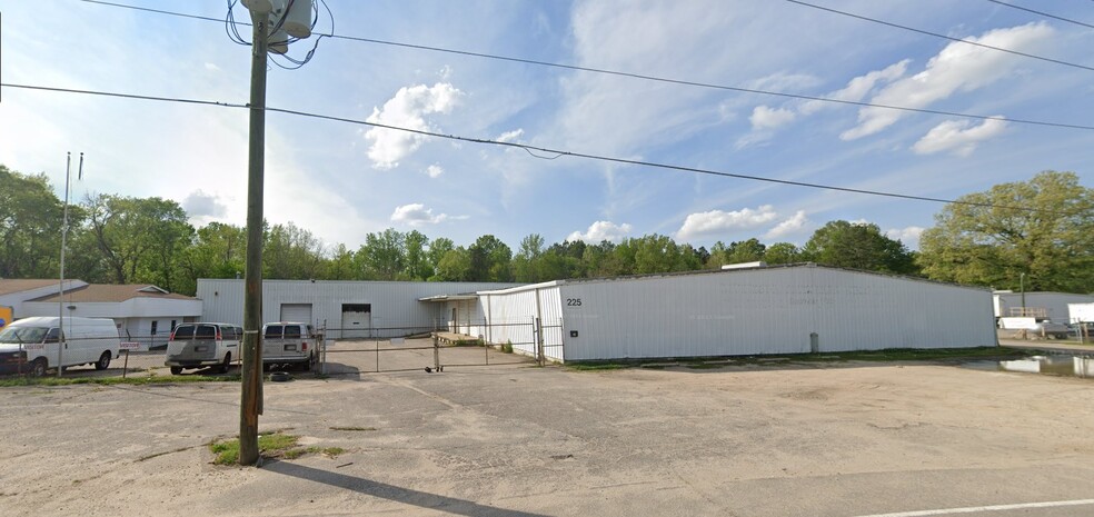 225 Dunn Rd, Fayetteville, NC for lease - Building Photo - Image 1 of 19