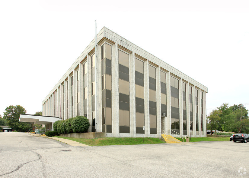 6151 Wilson Mills Rd, Highland Heights, OH for lease - Building Photo - Image 1 of 1