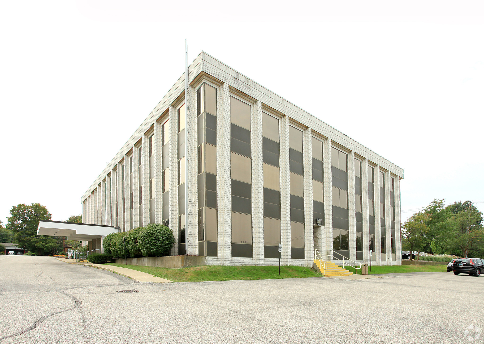 6151 Wilson Mills Rd, Highland Heights, OH for lease Building Photo- Image 1 of 2