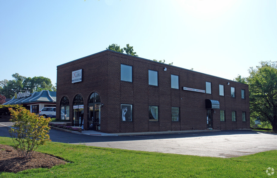 3204 Old Pickett Rd, Fairfax, VA for lease - Building Photo - Image 1 of 4