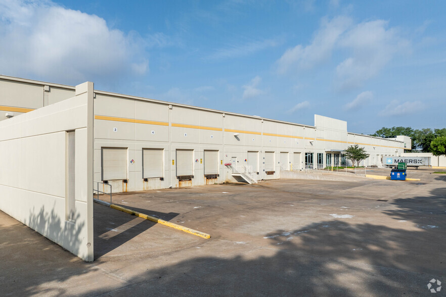 10641 S Sam Houston Pky W, Houston, TX for lease - Building Photo - Image 3 of 5