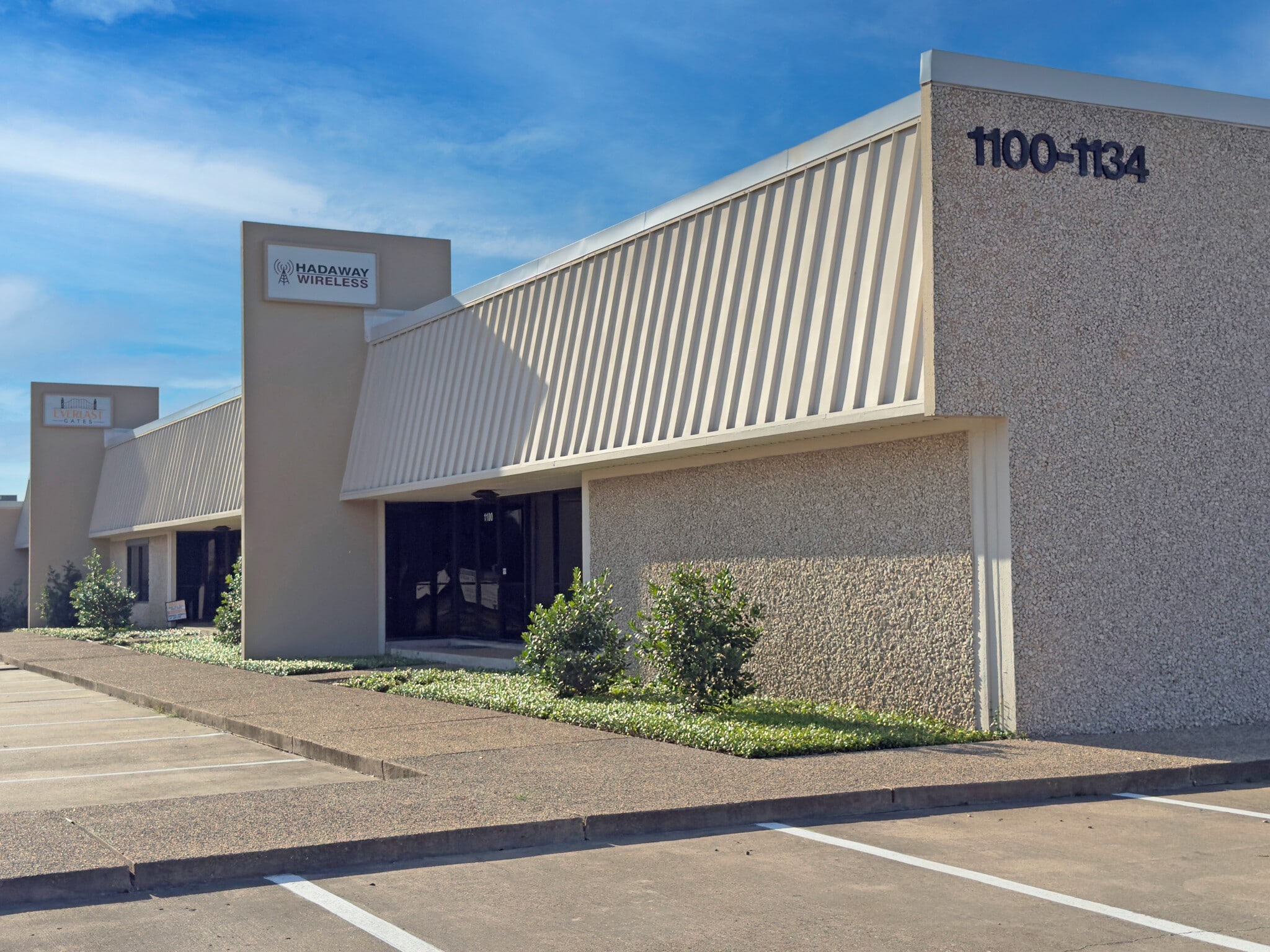 1164-1198 Commerce Dr, Richardson, TX for lease Building Photo- Image 1 of 3