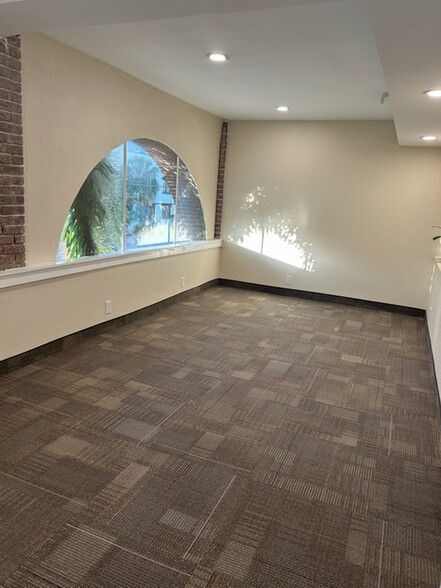 735 Arlington Ave N, Saint Petersburg, FL for lease - Building Photo - Image 3 of 7