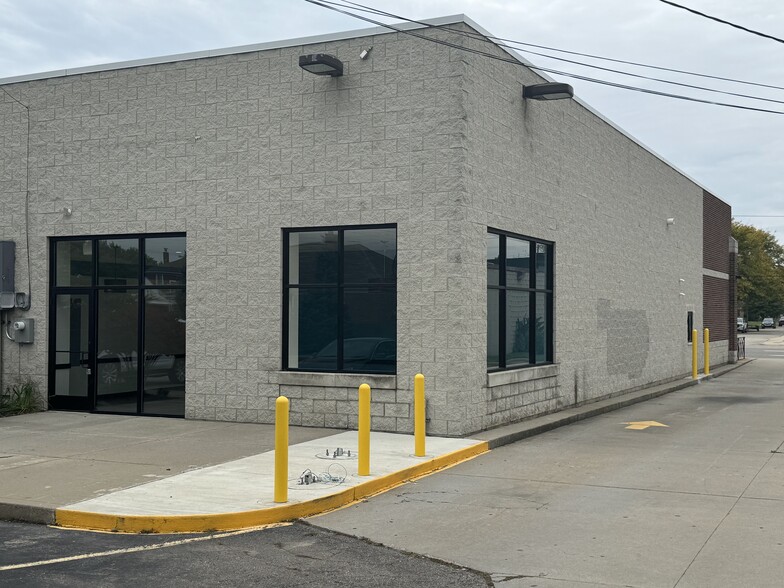 24408-24420 Van Dyke Ave, Center Line, MI for lease - Building Photo - Image 2 of 12