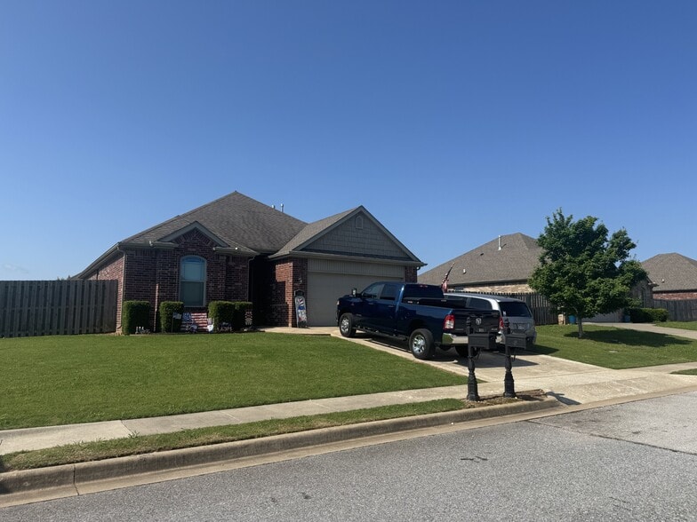 4 Occupied Homes - Group 4 portfolio of 4 properties for sale on LoopNet.com - Building Photo - Image 2 of 4