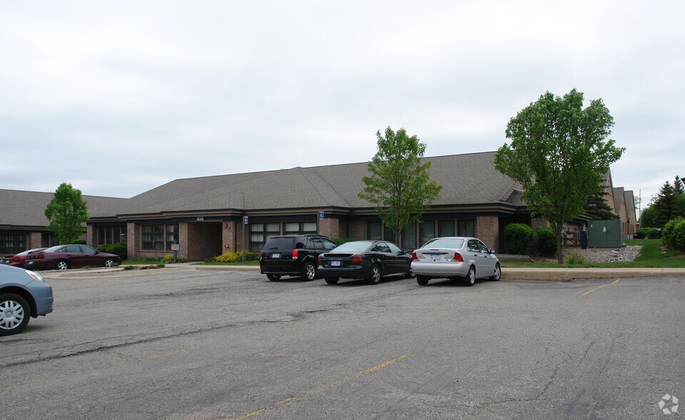 839 Centennial Way, Lansing, MI for lease - Building Photo - Image 3 of 6