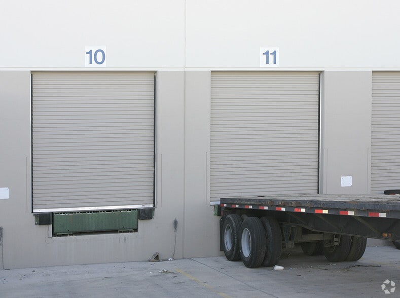 3540-3550 Birtcher Dr, Las Vegas, NV for lease - Building Photo - Image 2 of 6