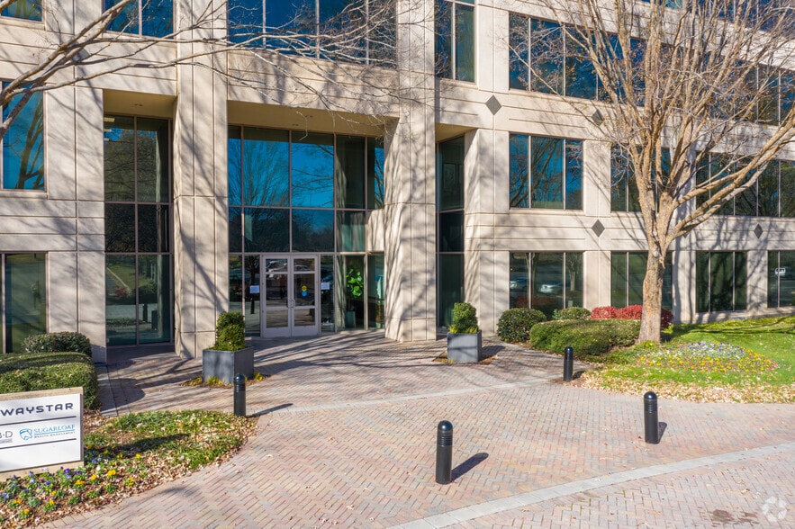 2055 Sugarloaf Cir, Duluth, GA for lease - Building Photo - Image 3 of 8