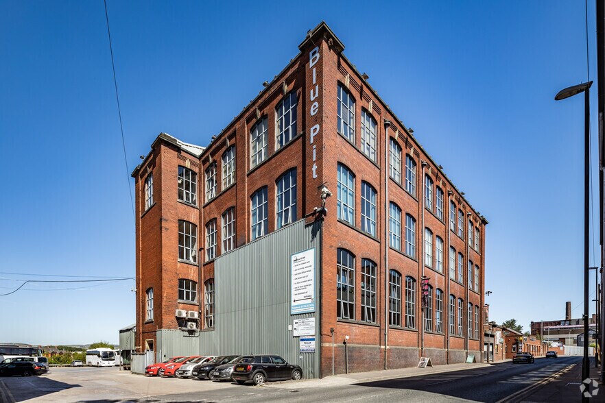 Queensway, Rochdale for sale - Primary Photo - Image 1 of 1