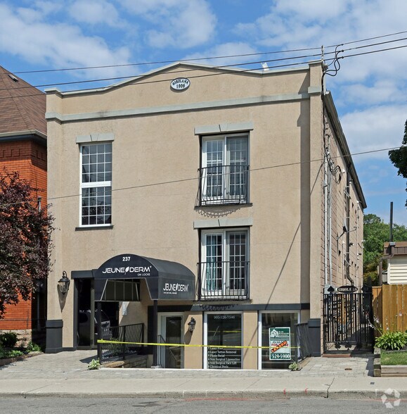 237 Locke St S, Hamilton, ON L8P 4T4